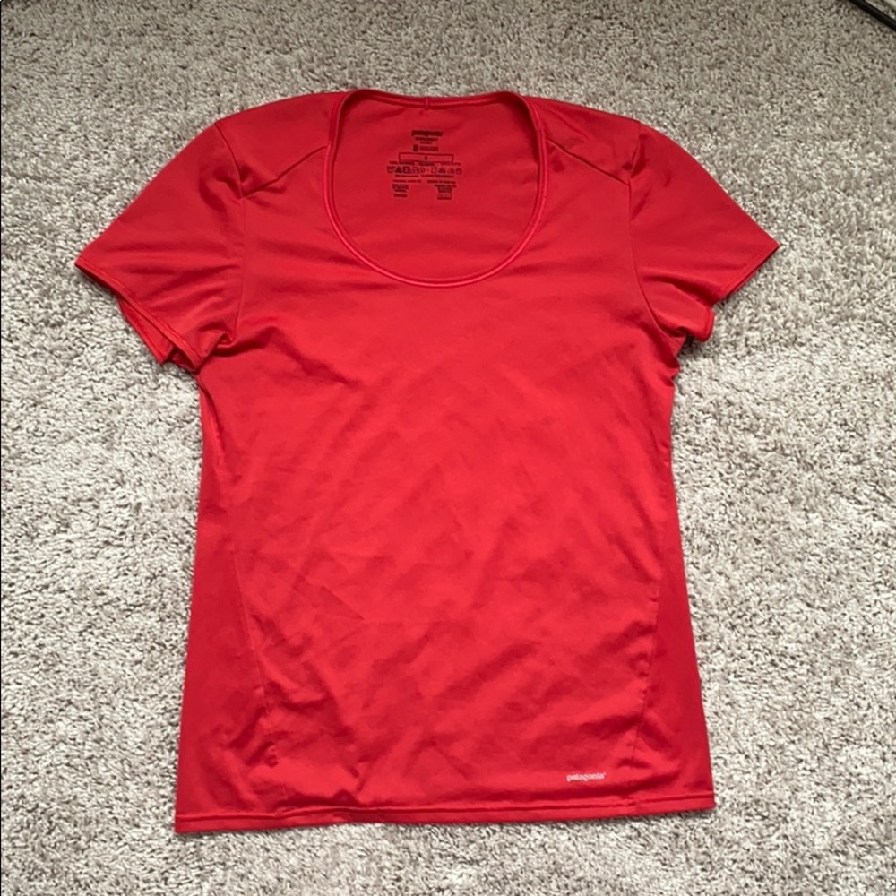 Women’s Patagonia workout tee size S